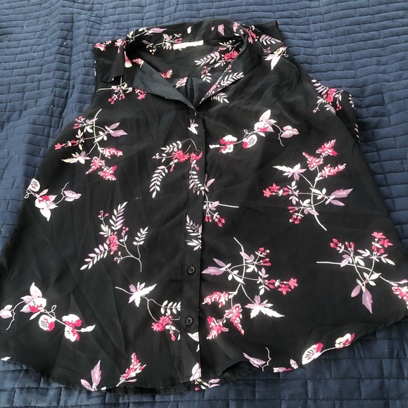 Ricki's xxl Sleeveless Button Down - black and floral blouse- new or like new - Picture 6 of 6